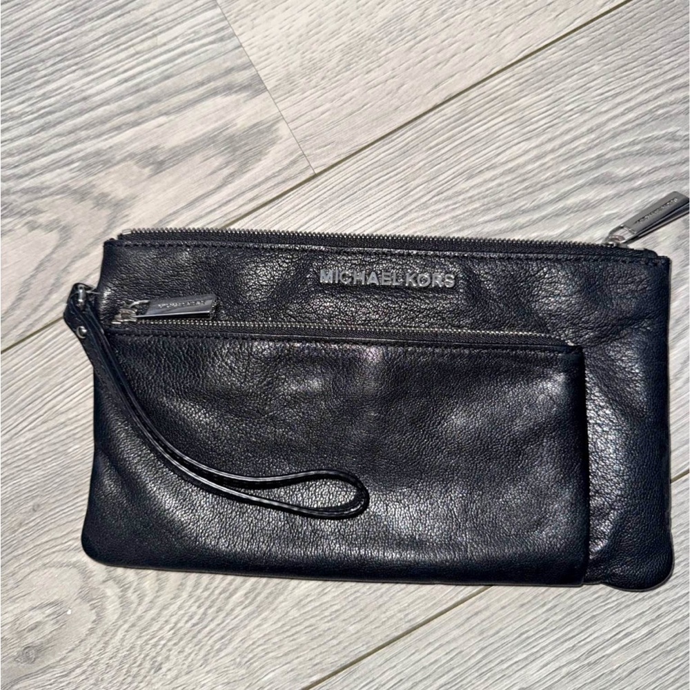 Michael Kors Buttery Black Leather Clutch Size Wristlet Organizer Wallet